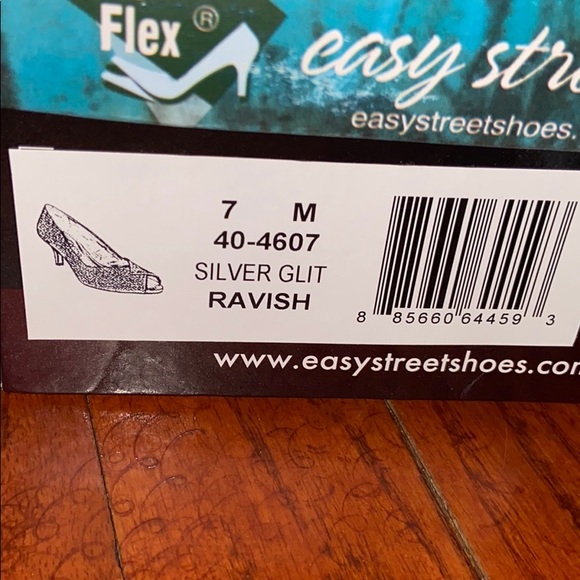 NWOT Women’s size 7 shoes - Picture 6 of 6